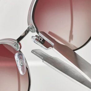 Tweezer to insert Push-On Nose Pads