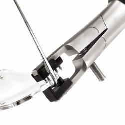 Parallel plier to remove plastic pins