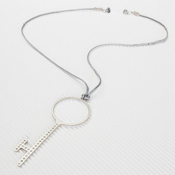 Airport key-shaped pendant with magnifier satin silvercolour