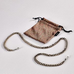 Airport aluminium bronze chain w. microfibre pouch